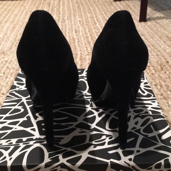 Diane von Furstenberg Black Suede Pumps; Sz 6.5 - Picture 4 of 7